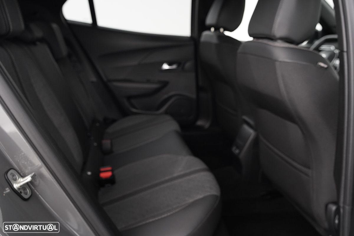 Peugeot 2008 1.2 PureTech Allure - 22