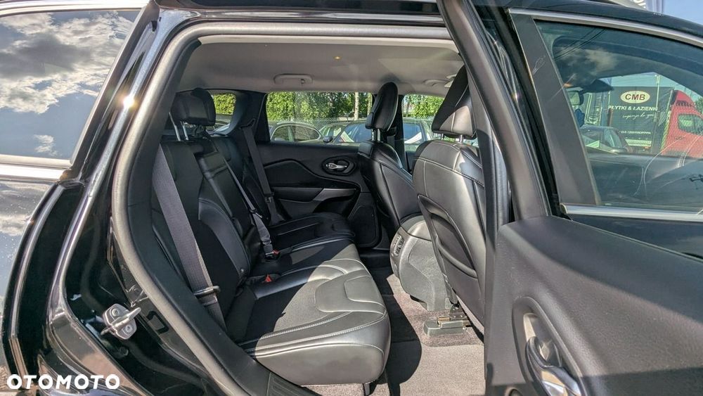 Jeep Cherokee - 17