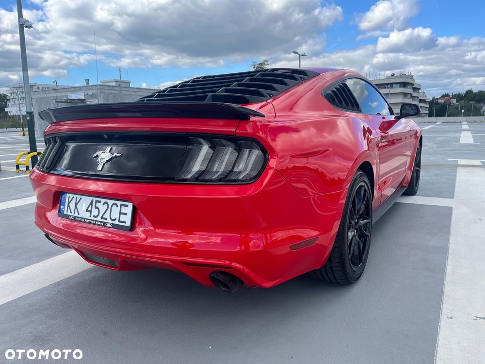 Ford Mustang - 4