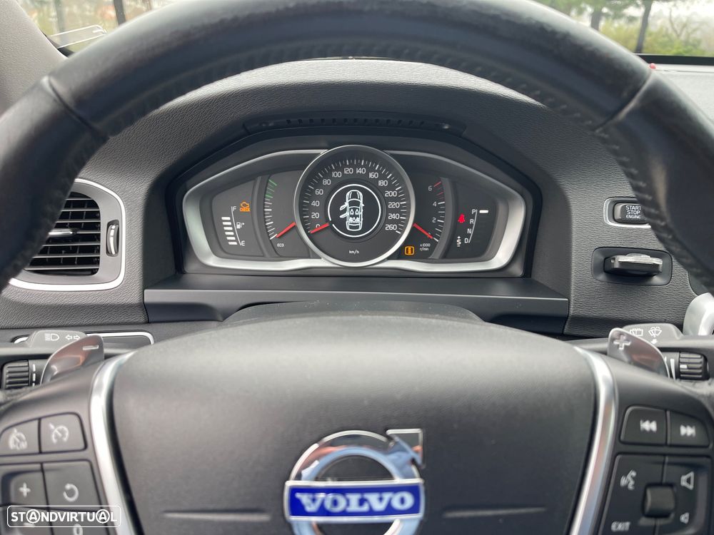 Volvo V60 Cross Country 2.0 D3 Momentum Geartronic - 14