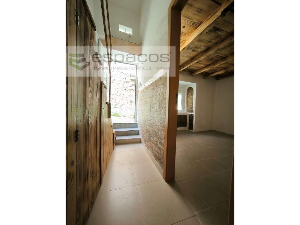Moradia V2 e terreno para construção - Salgueiro do Campo - Grande imagem: 2/16