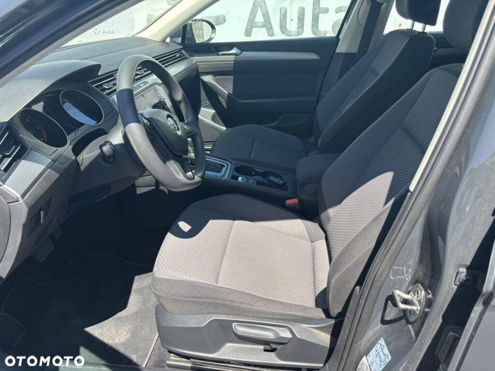 Volkswagen Passat Variant 1.6 TDI SCR DSG Trendline - 11
