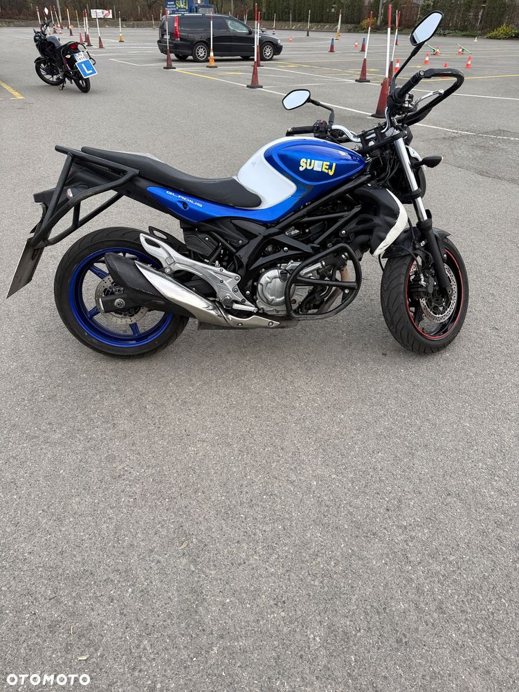 Suzuki Gladius - 1