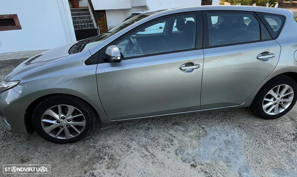 Toyota Auris 2014 photo 2
