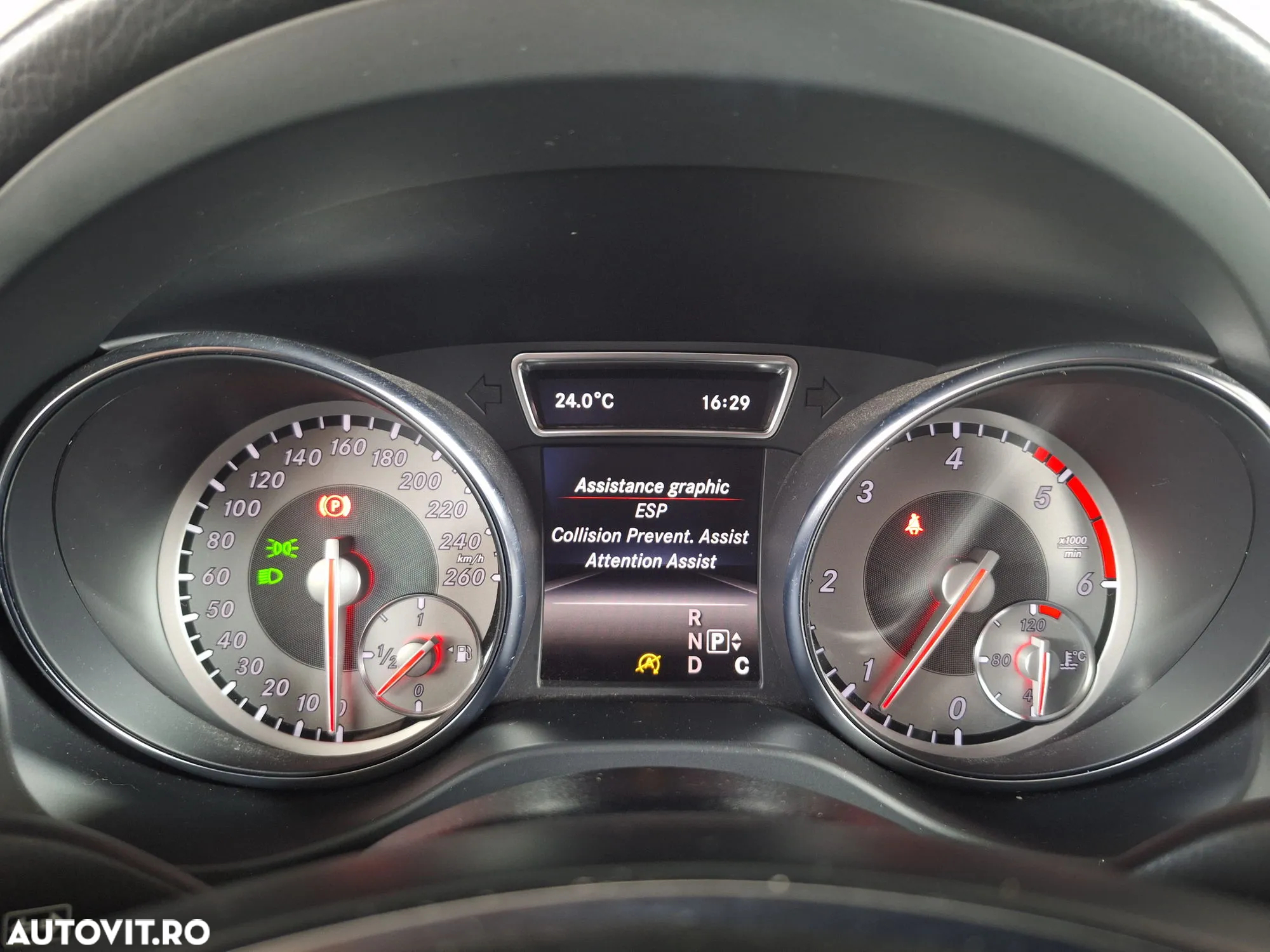 Mercedes-Benz GLA - 24