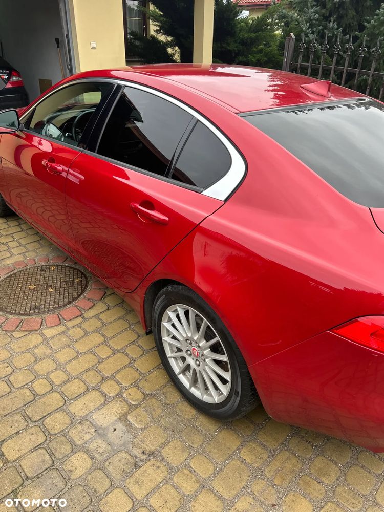 Jaguar XE 2.0 D Prestige - 5