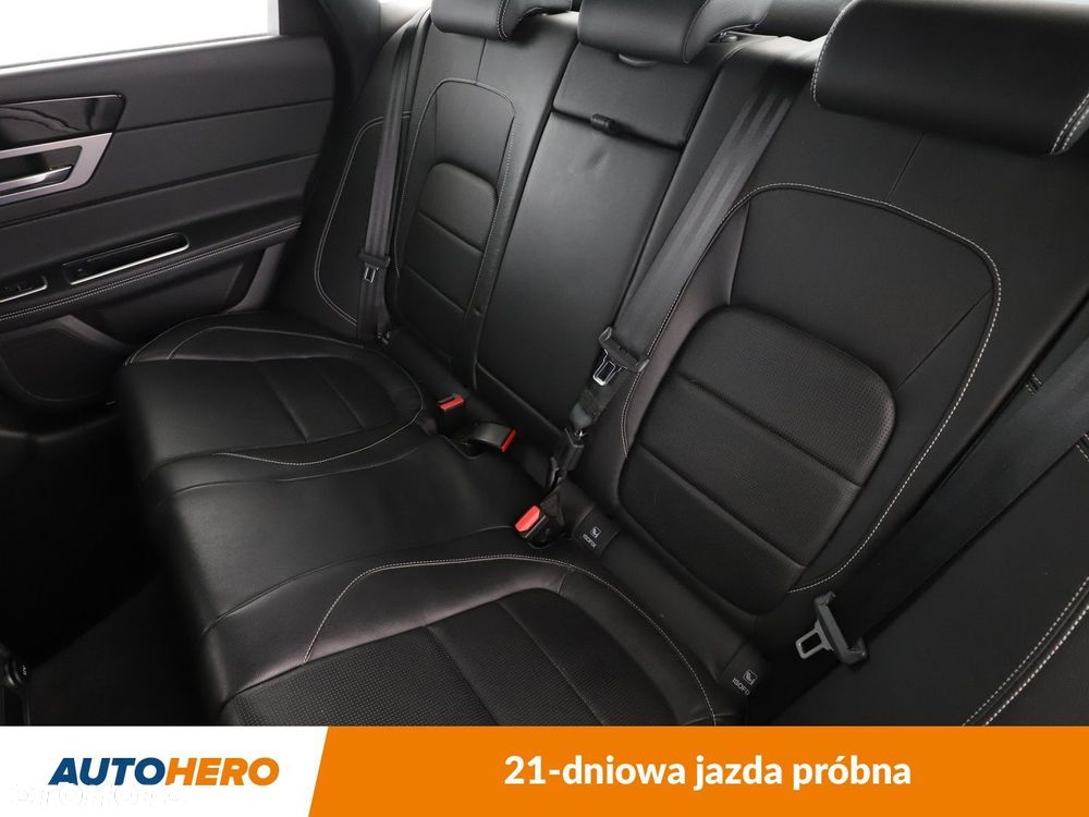 Jaguar XF 2.0 i4D R-Sport - 15