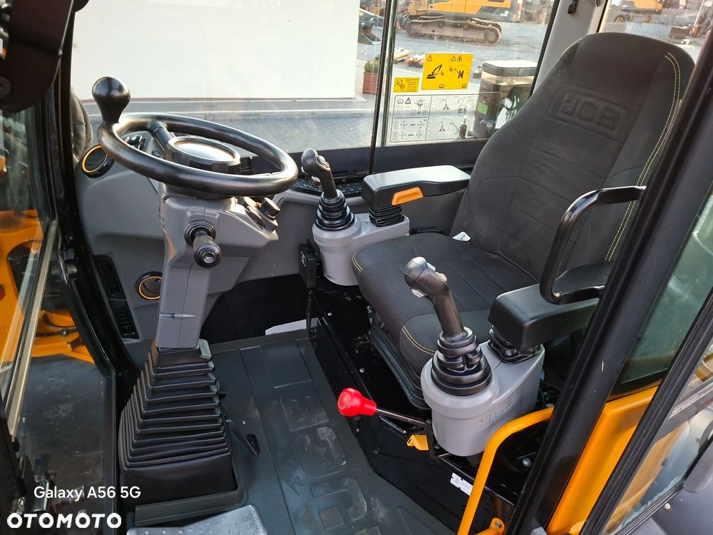 JCB HD110 ROTOTILT ze szczypcami HYDRADIG 110W - 2