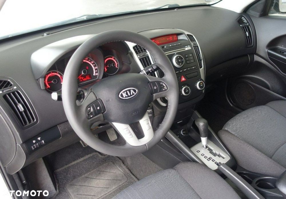 Kia Ceed - 12