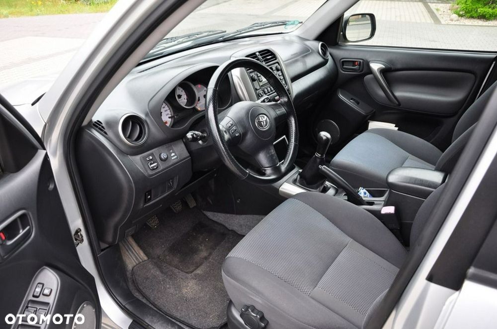 Toyota RAV4 2.0 VVT-i 4x4 - 29
