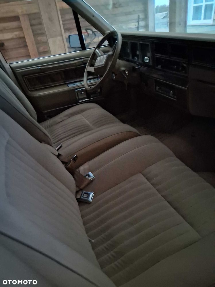 Lincoln Town Car - 5