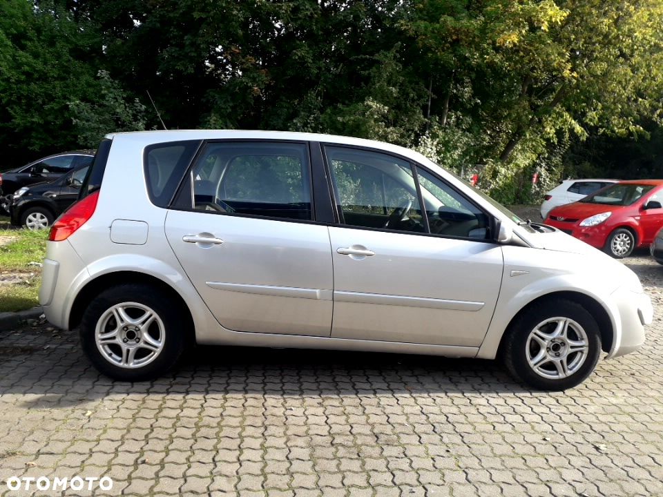 Renault Scenic 1.6 16V Confort Expression - 26