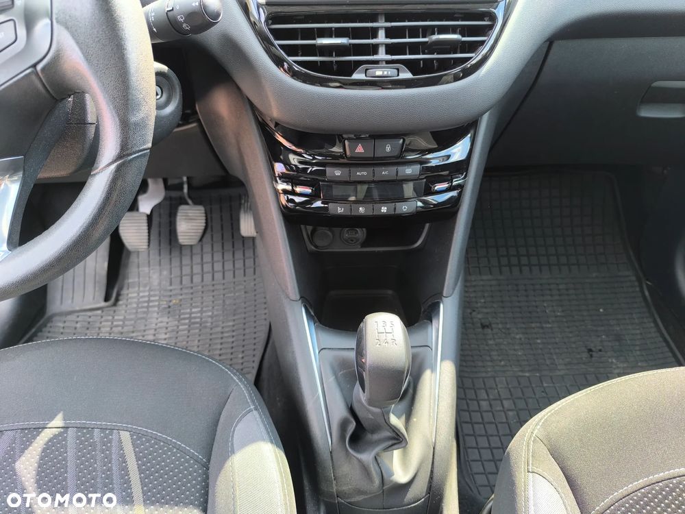 Peugeot 208 1.2 VTi Allure - 21
