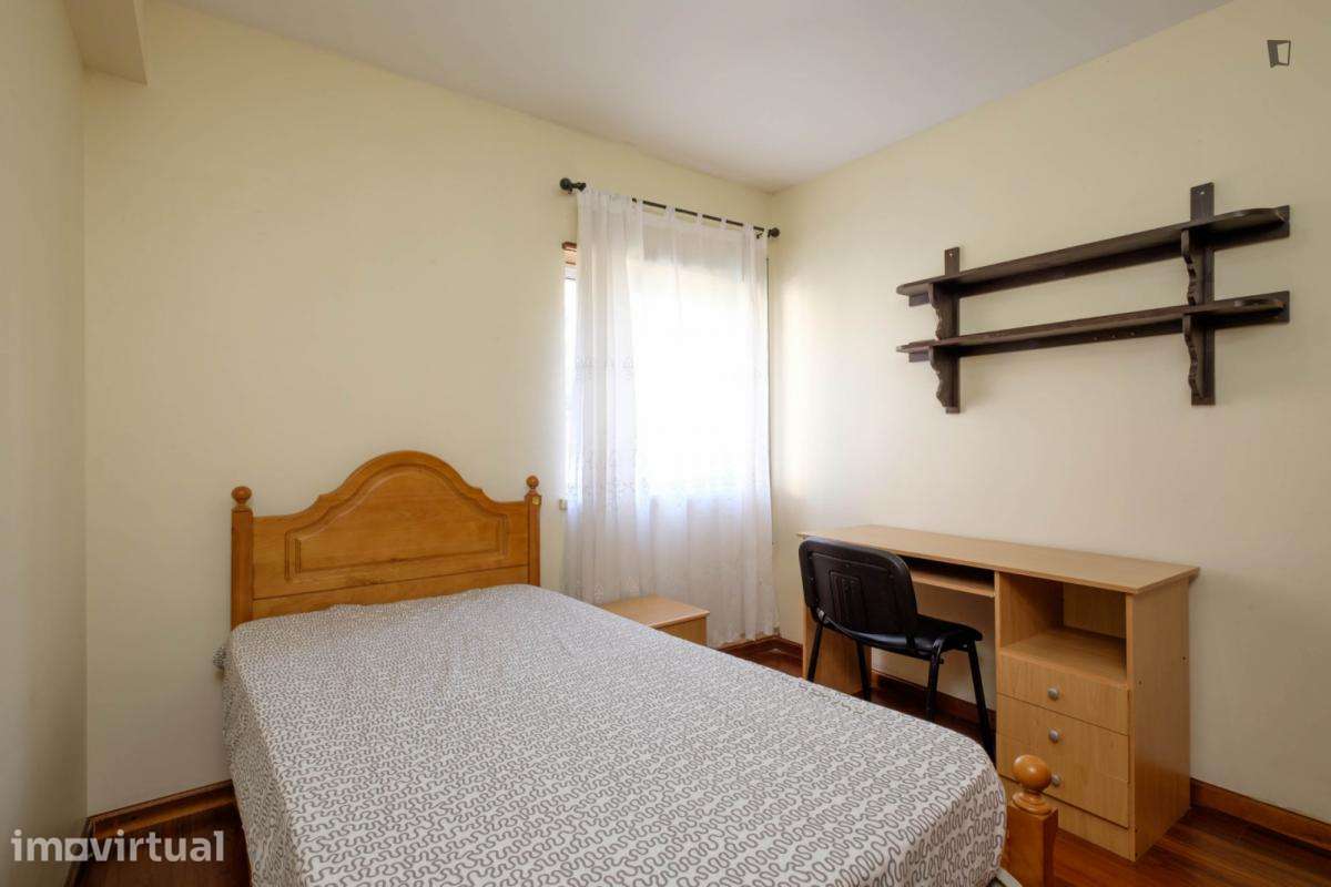 Quarto - localizado em Nogueiras Coimbra - Grande imagem: 4/20
