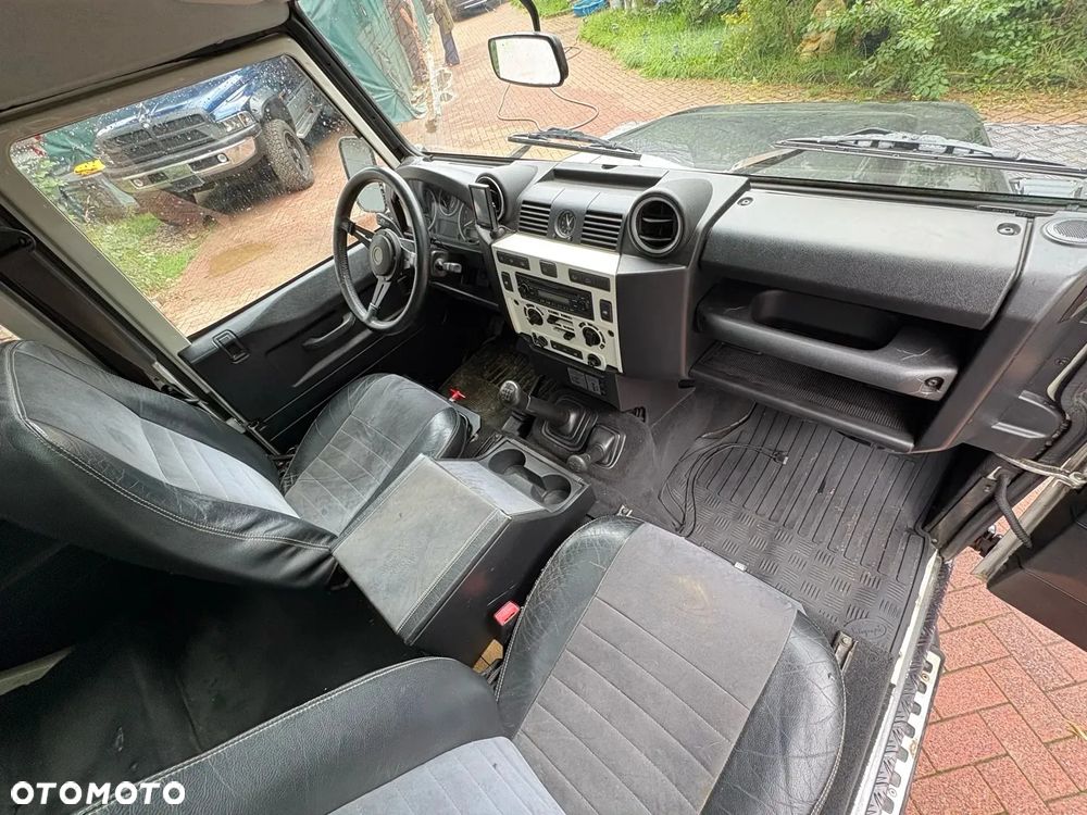 Land Rover Defender 110 SE - 36