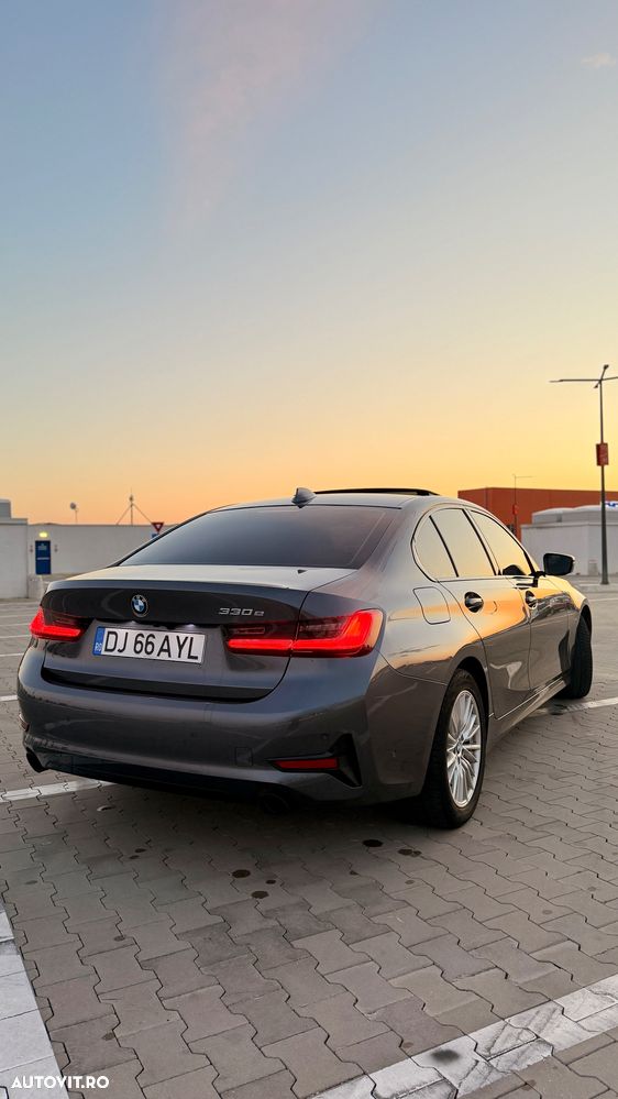 BMW Seria 3 330e Aut. Sport Line - 3