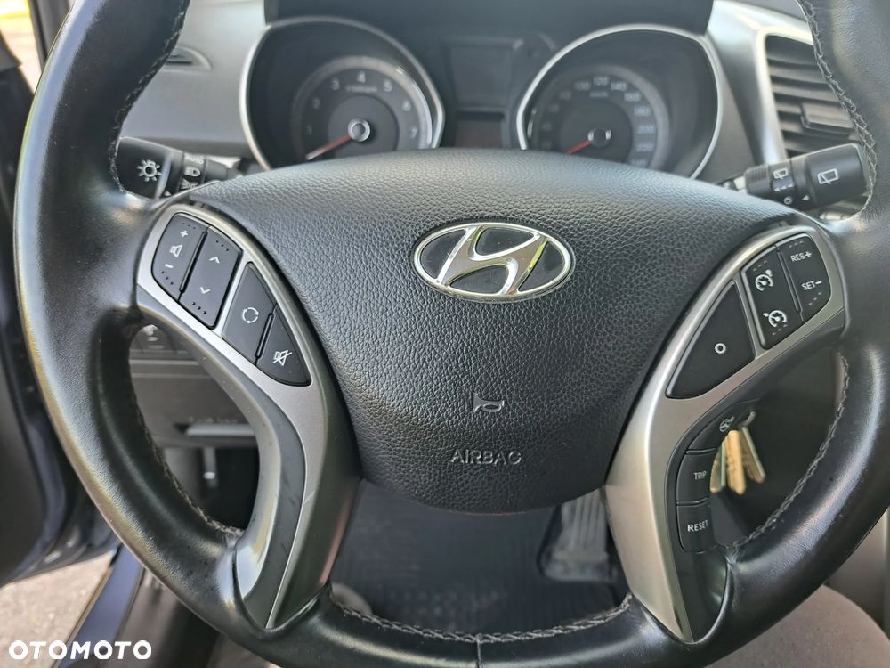 Hyundai i30 1.6 Comfort - 12