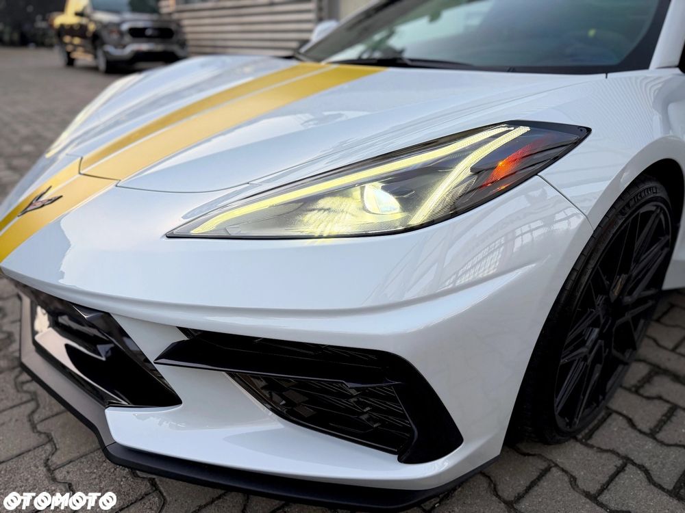 Chevrolet Corvette - 12