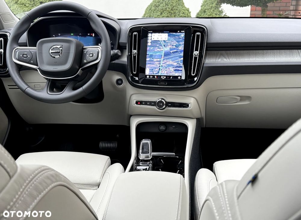 Volvo XC 40 B3 B DKG Plus Dark - 2