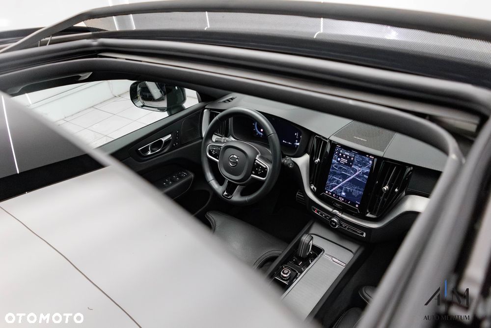 Volvo XC 60 B4 D AWD Plus Dark - 30