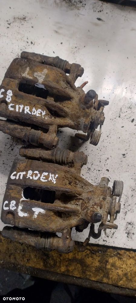 CITROEN C8 zacisk jarzmo tył - 1