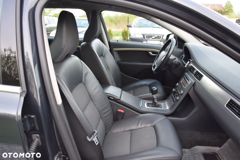 Volvo V70 2.5T Momentum - 29