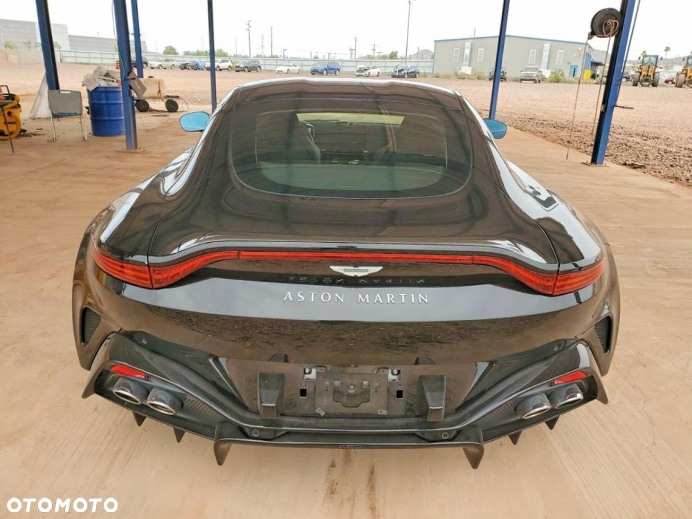 Aston Martin Vantage - 5