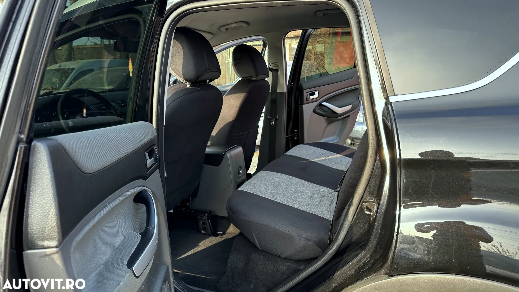 Ford Kuga 2.0 TDCi 2x4 Titanium - 10
