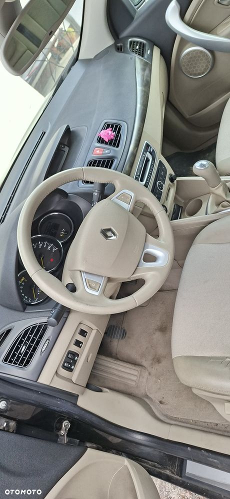 Renault Fluence ver-1-6-16v-expression - 19