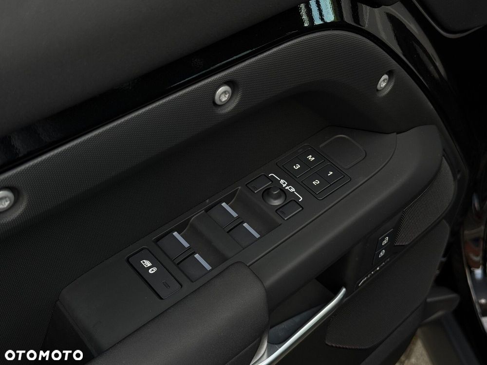 Land Rover Defender - 7