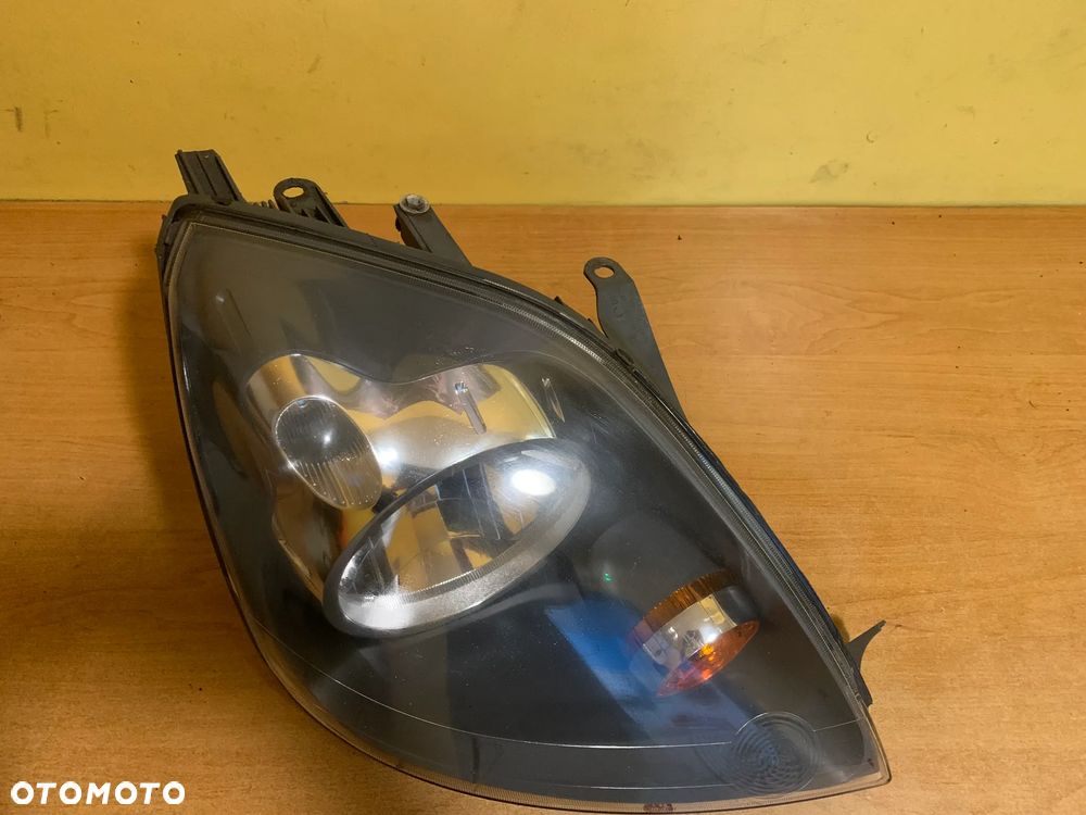 FORD FIESTA MK6 LIFT LAMPA PRAWA PRZEDNIA - 3