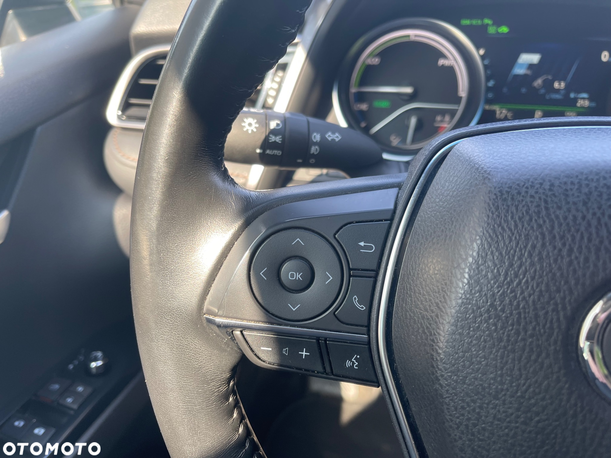 Toyota Camry 2.5 Hybrid Executive CVT - 12