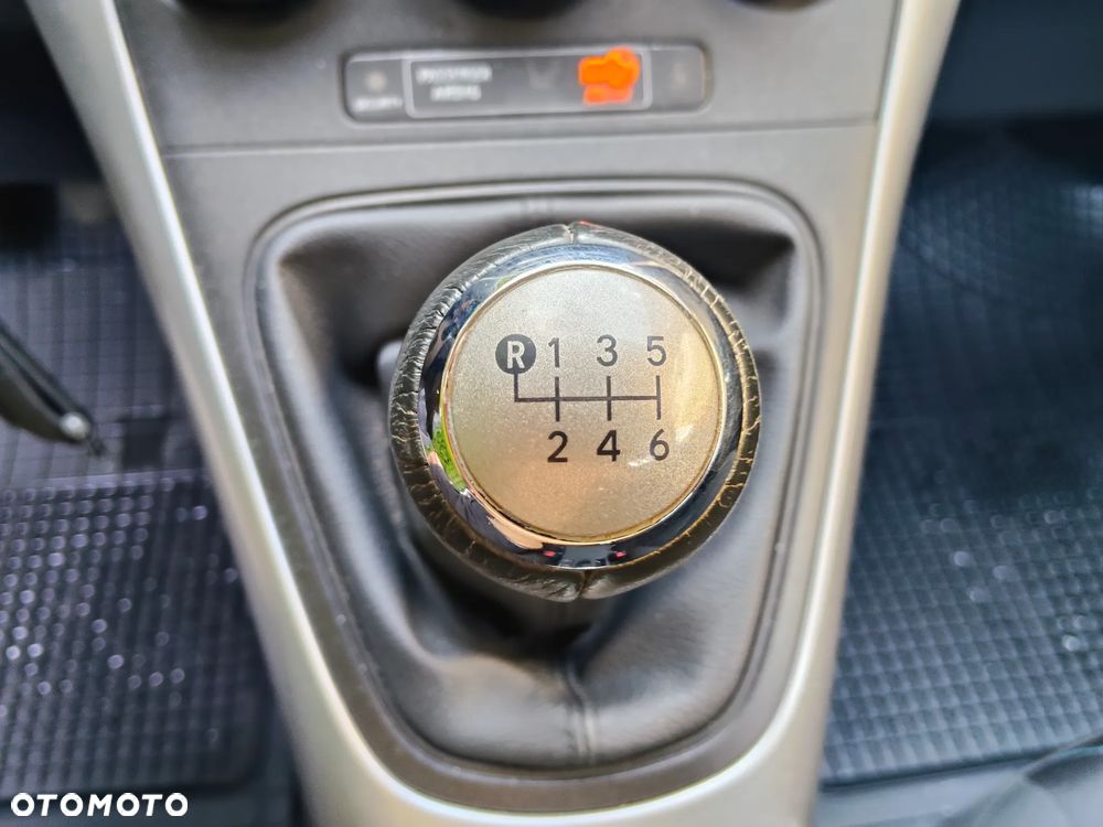 Toyota Auris 1.33 VVT-i - 26