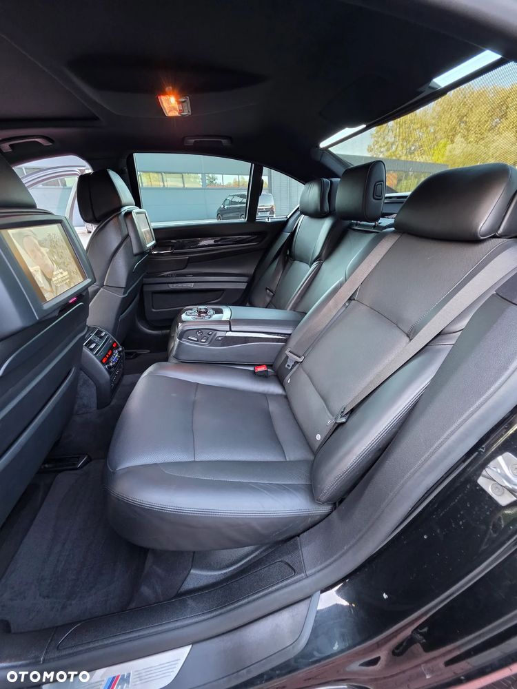 BMW Seria 7 740d xDrive - 38