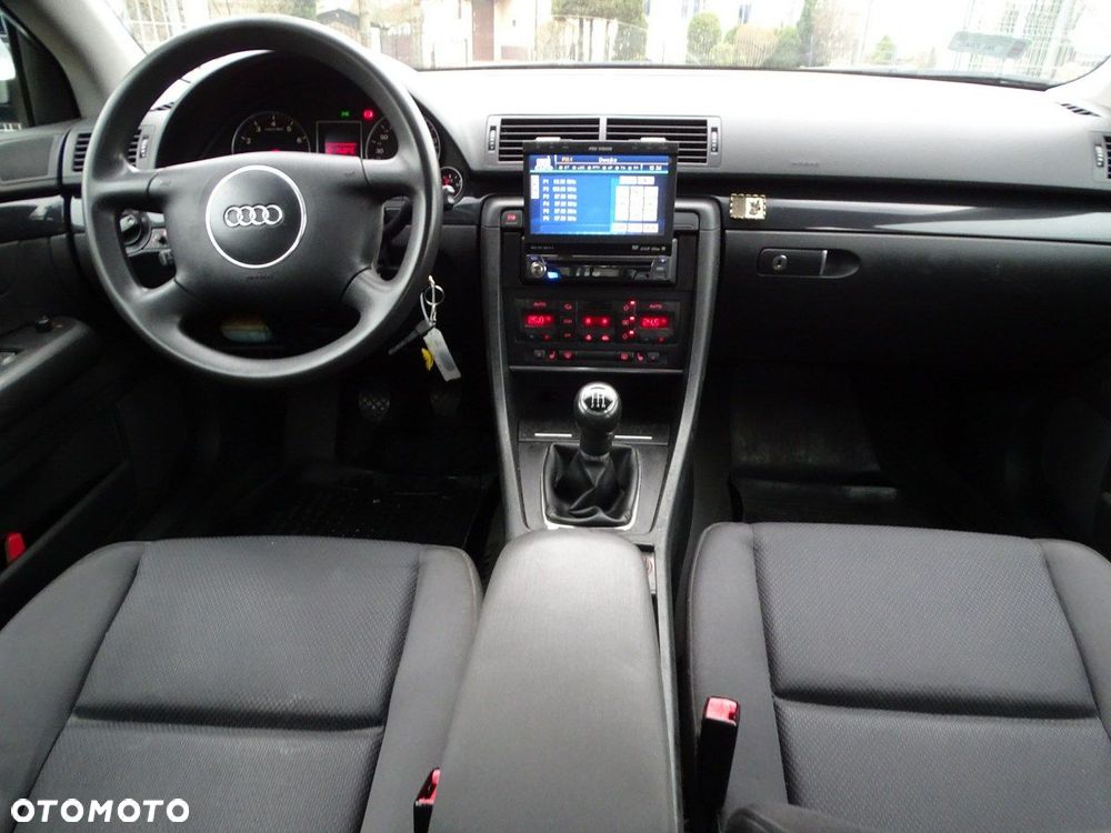 Audi A4 Limousine - 8