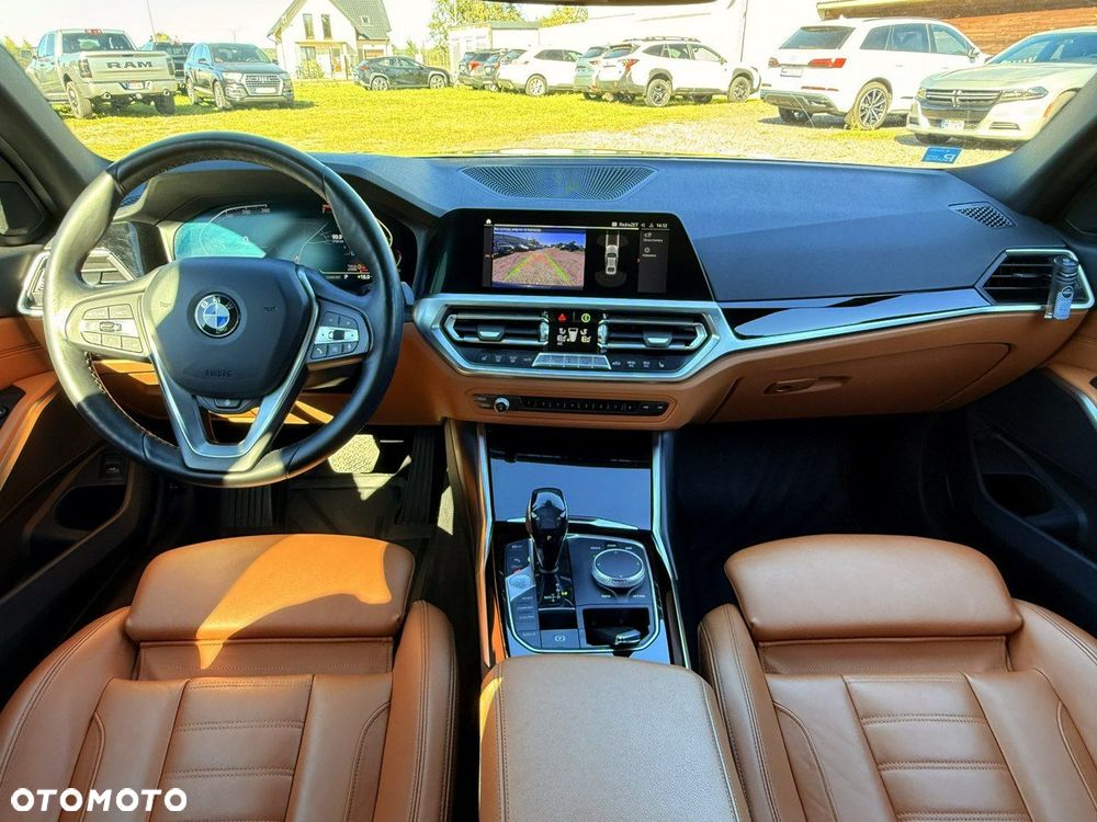 BMW Seria 3 330i xDrive - 27