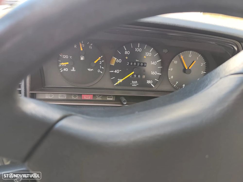 Mercedes-Benz W201 (1982-1993) 190 D 2.0 - 10