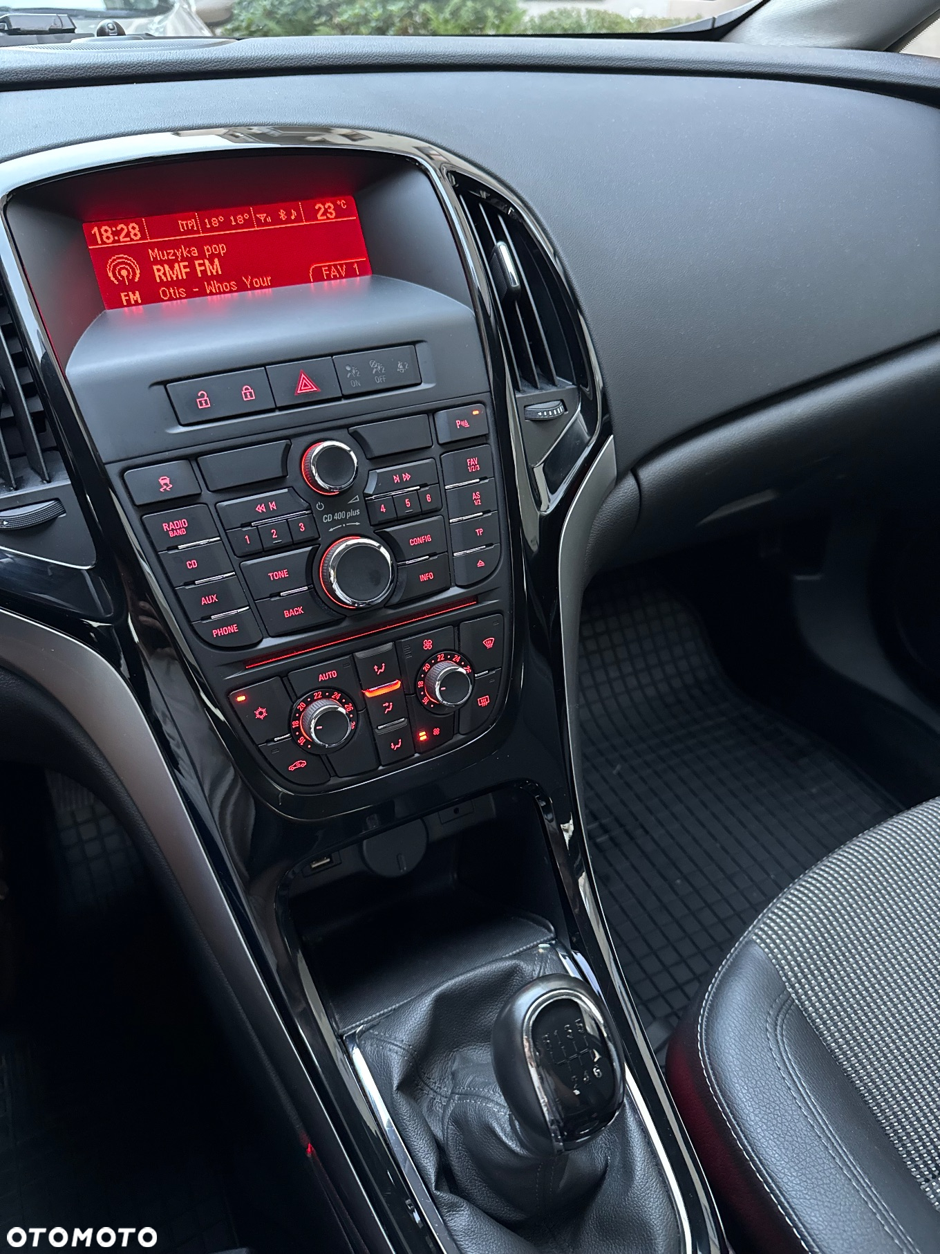 Opel Astra IV 1.4 T Cosmo - 12