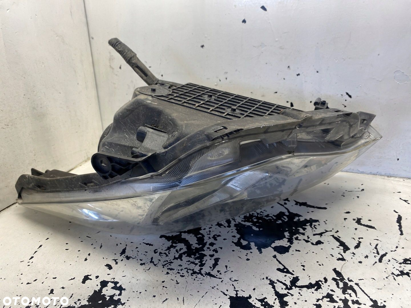 TOYOTA VERSO S LAMPA LEWY PRZÓD - 13