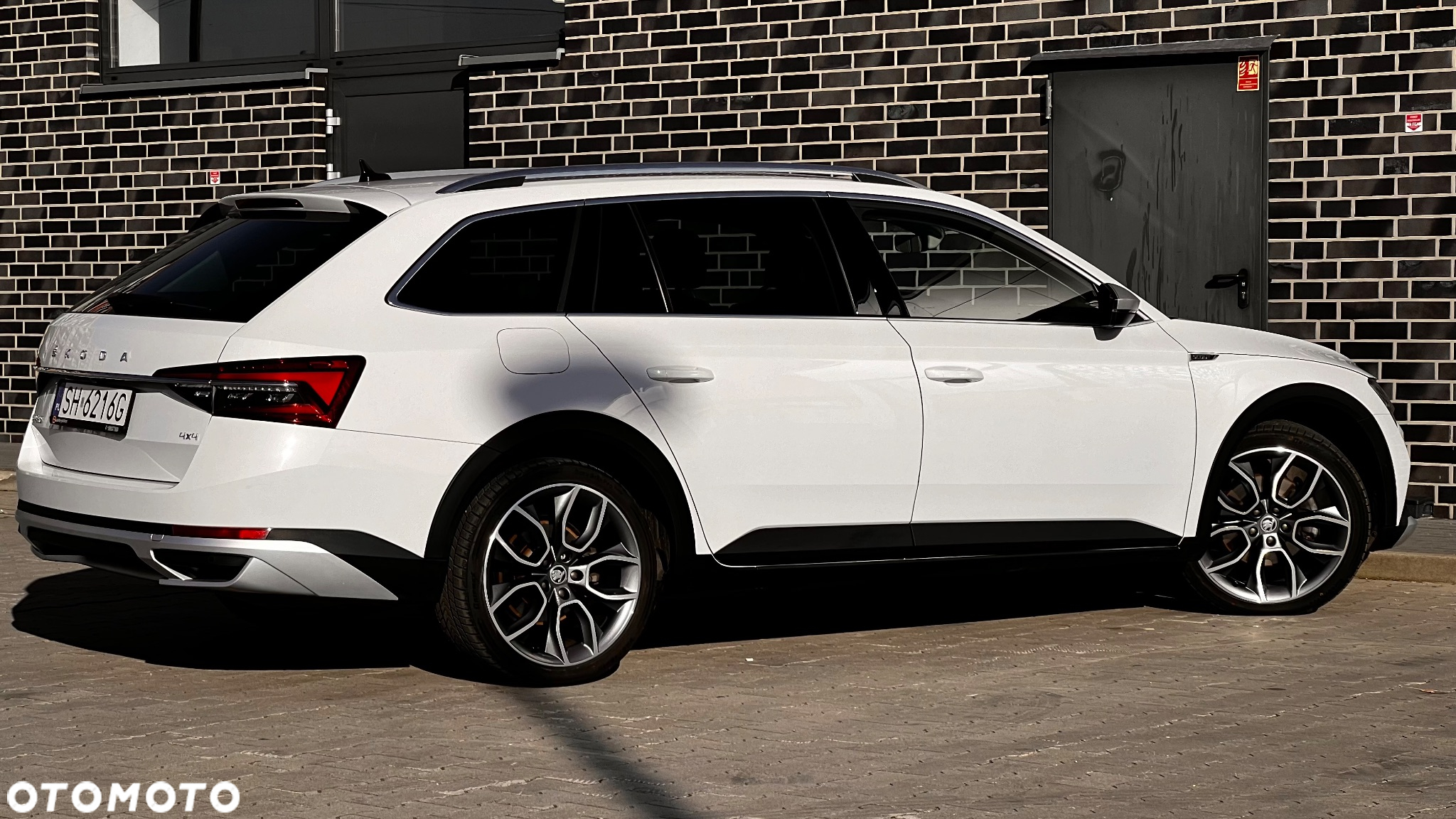 Skoda Superb Combi 2.0 TDI 4x4 DSG Scout - 14