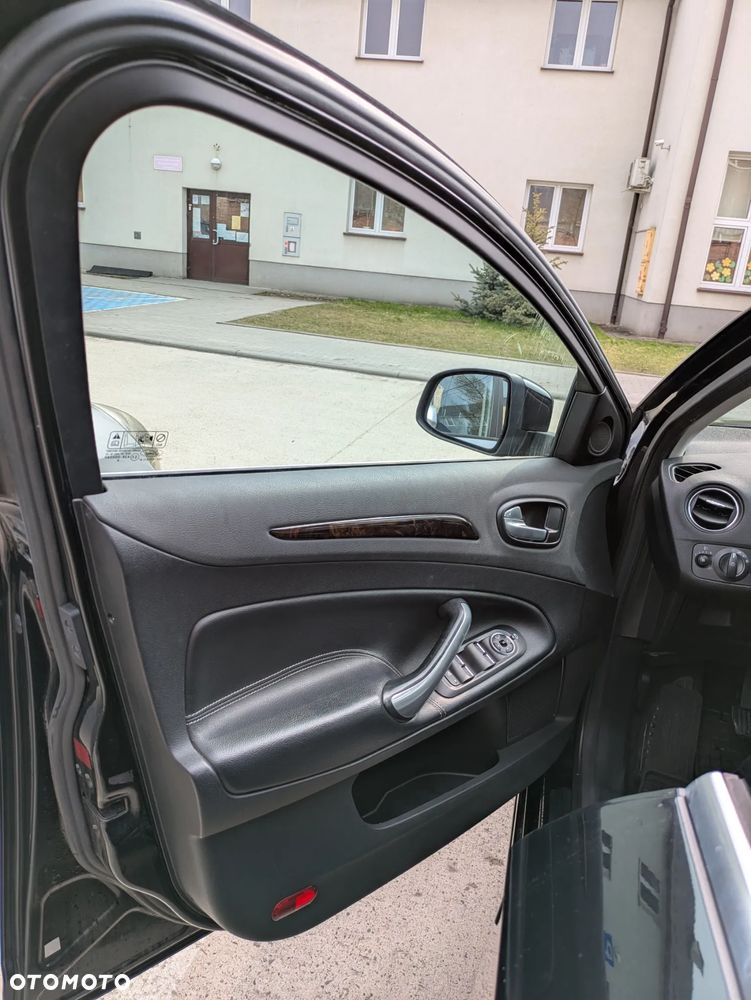 Ford Mondeo 2.0 Ghia X100 / X - 12