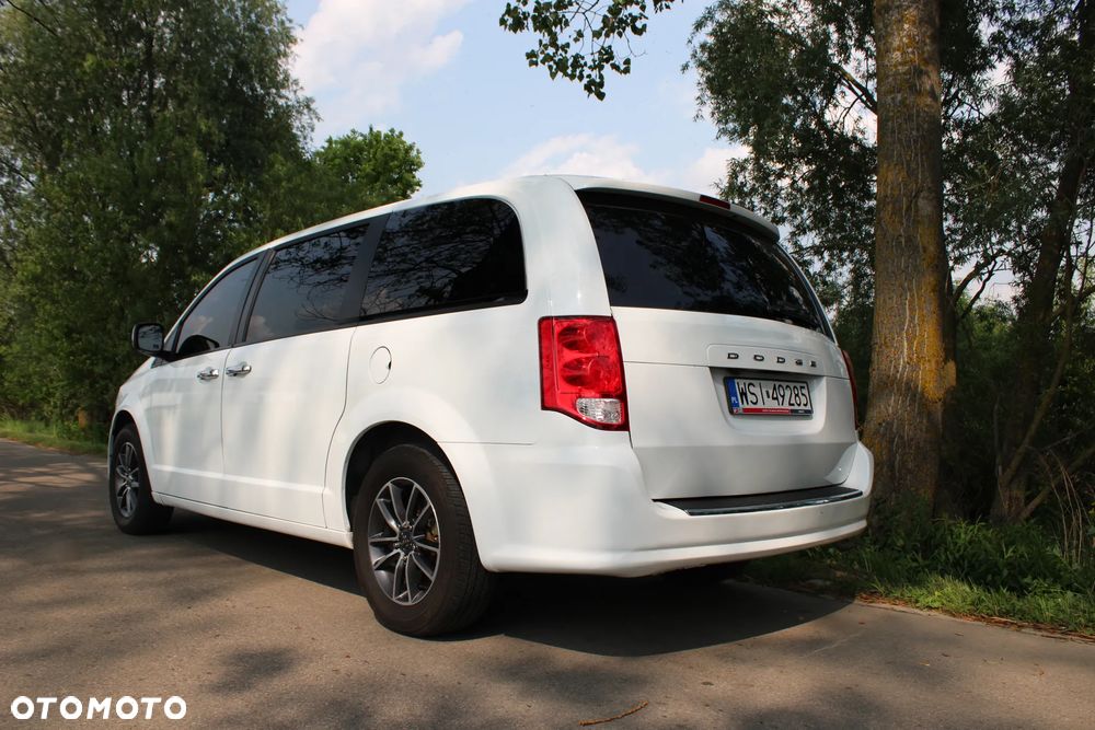 Dodge Grand Caravan - 9