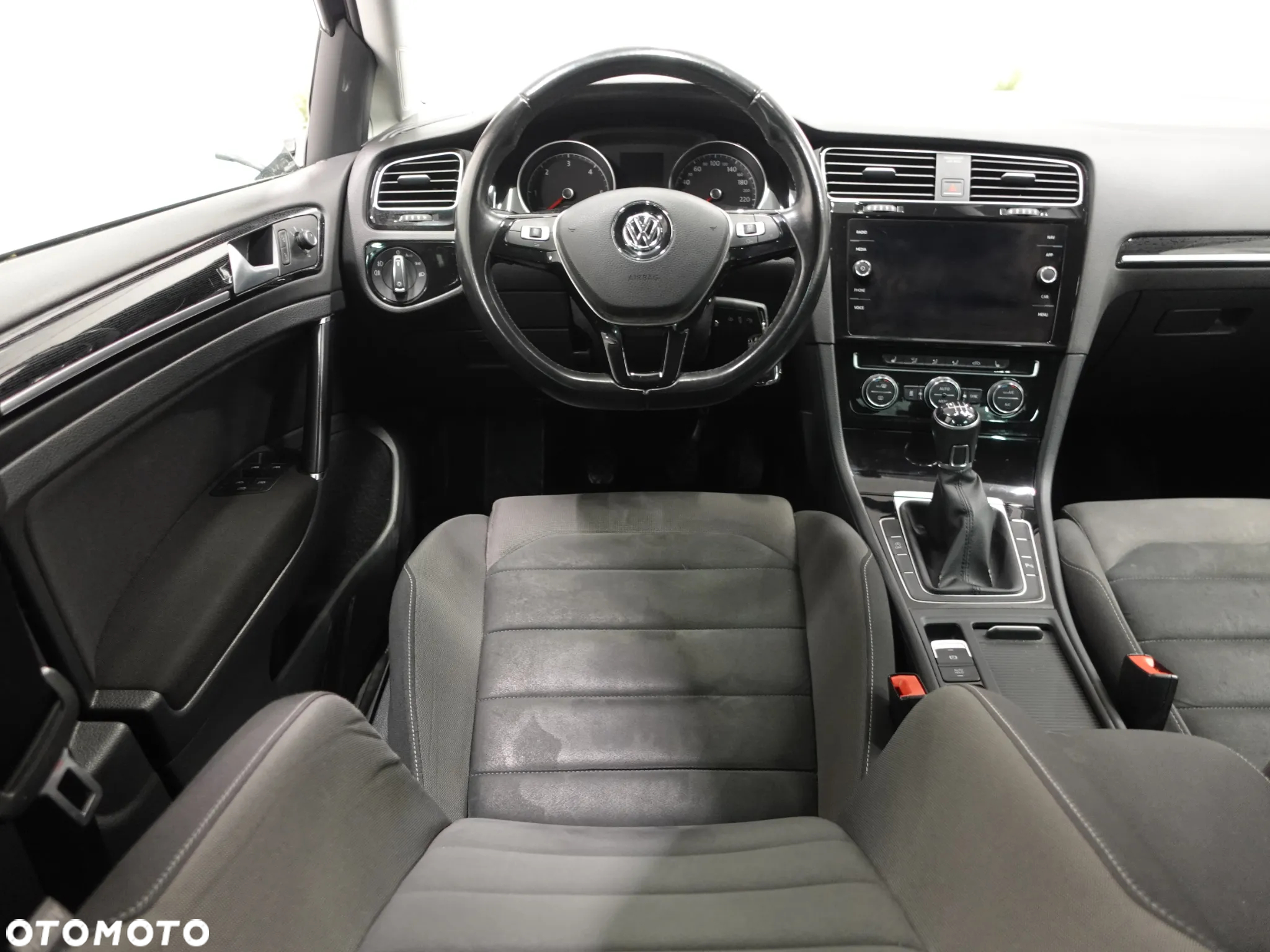 Volkswagen Golf 2.0 TDI SCR Highline - 30