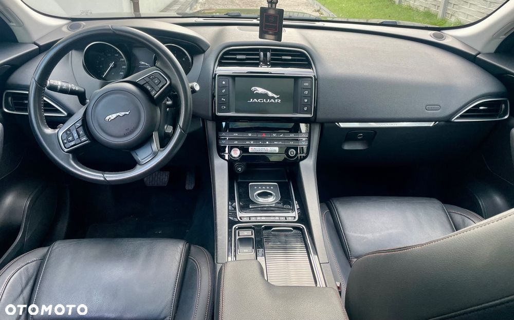 Jaguar F-Pace - 22