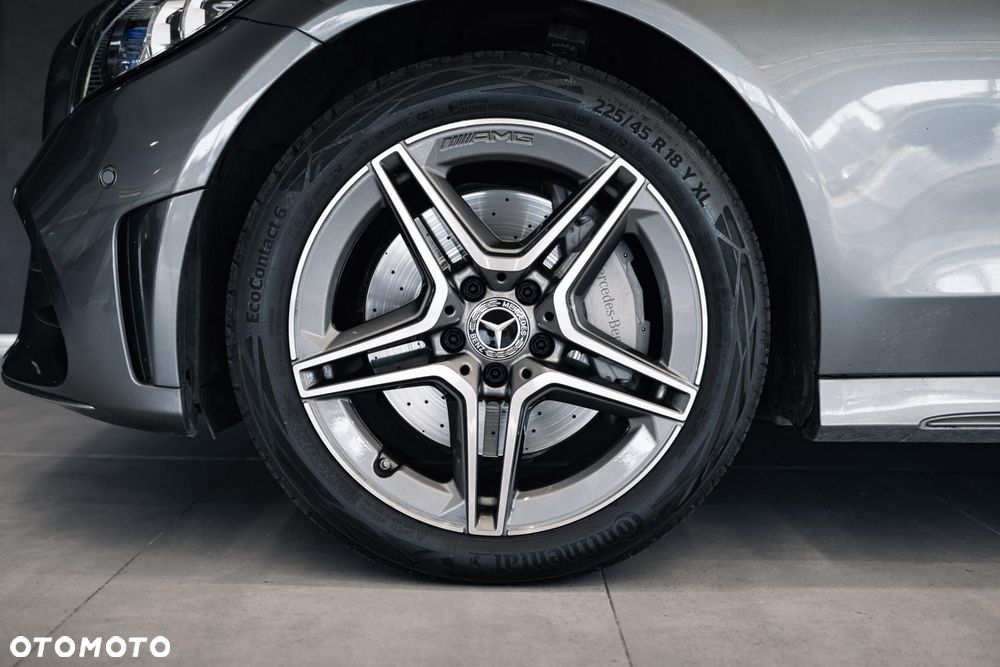 Mercedes-Benz Klasa C 300 4MATIC 9G-TRONIC - 39