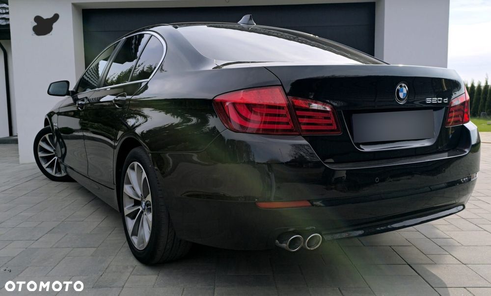 BMW Seria 5 520d xDrive - 11