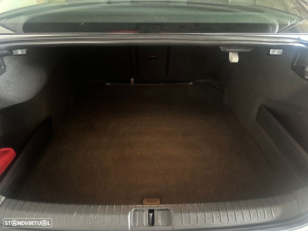 VW Passat 1.6 TDI Business DSG - 20