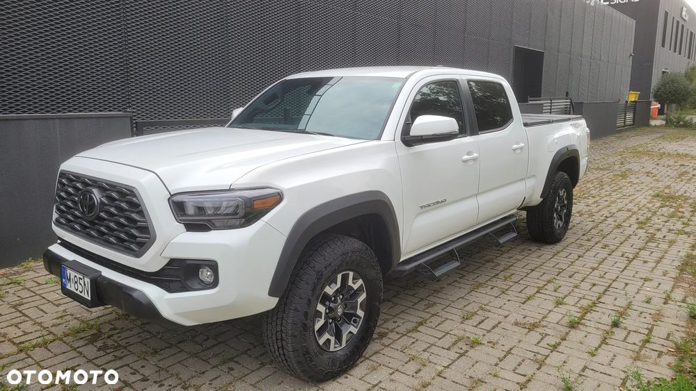 Toyota Tacoma - 1