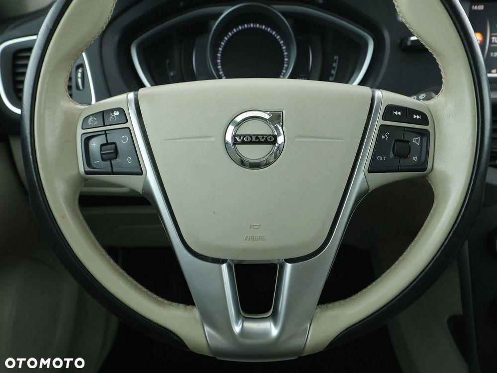 Volvo V40 Cross Country - 14
