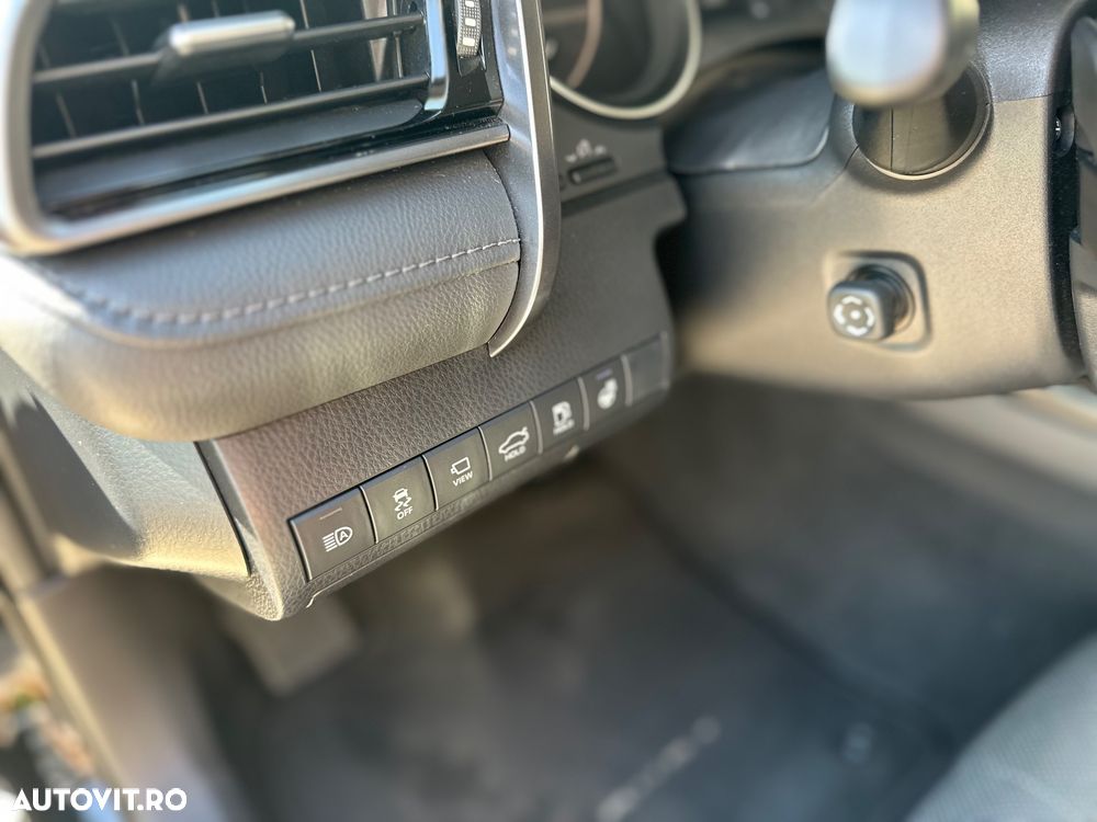 Toyota Camry Luxury - 21